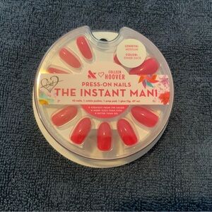 Olive & June Diner Date Press-On Nails - Pink (Medium Oval)